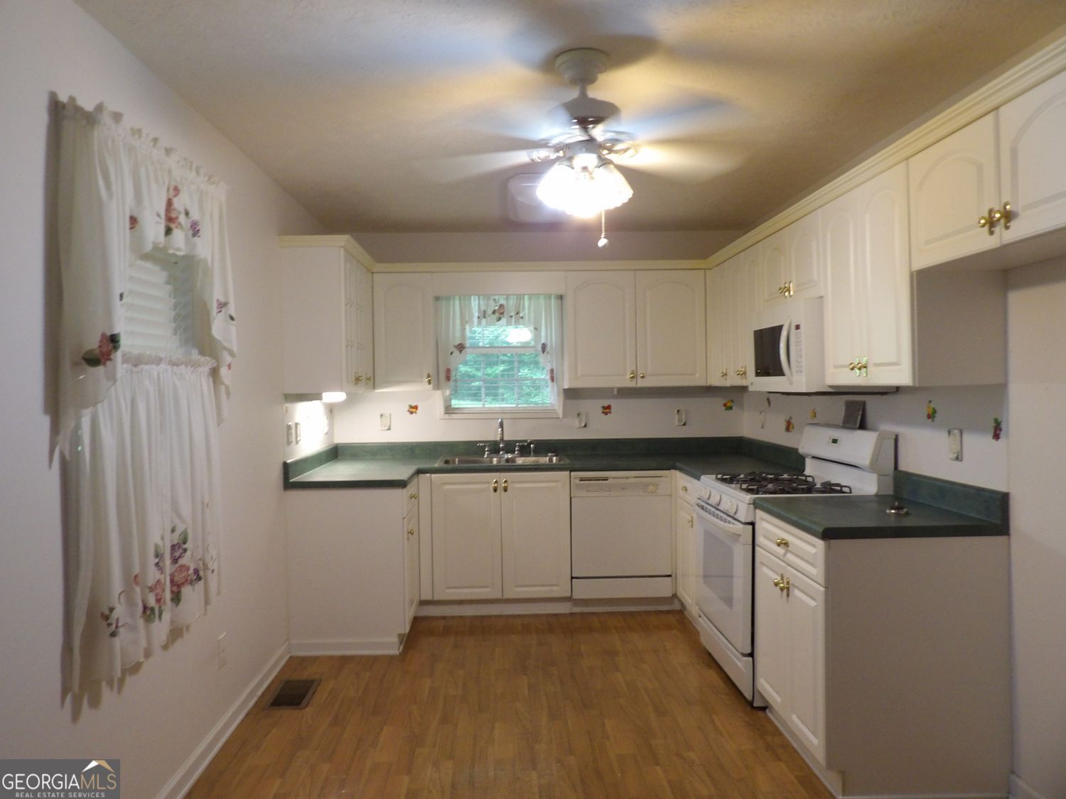 676 Graham Road Property Photo 5