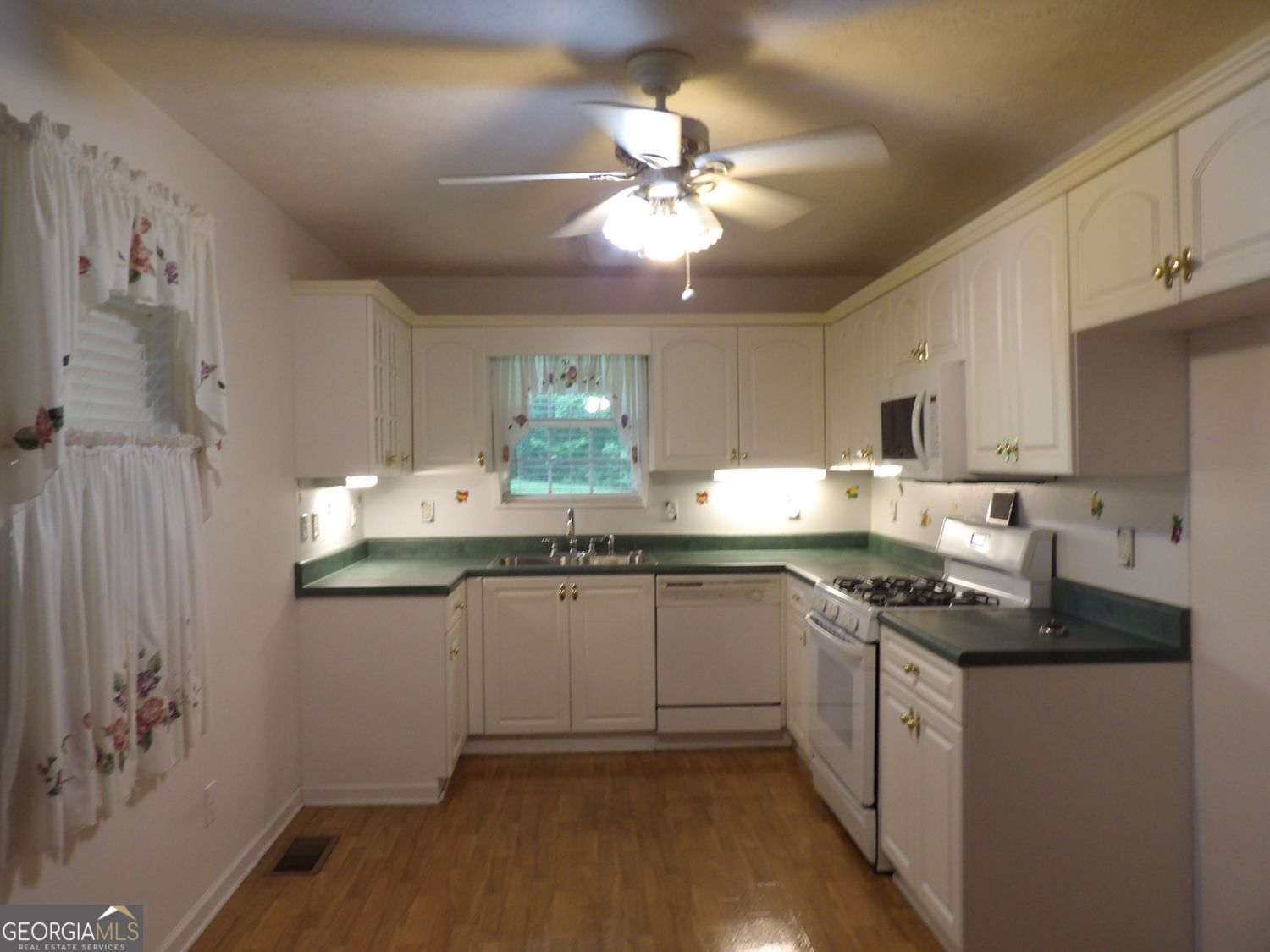 676 Graham Road Property Photo 6