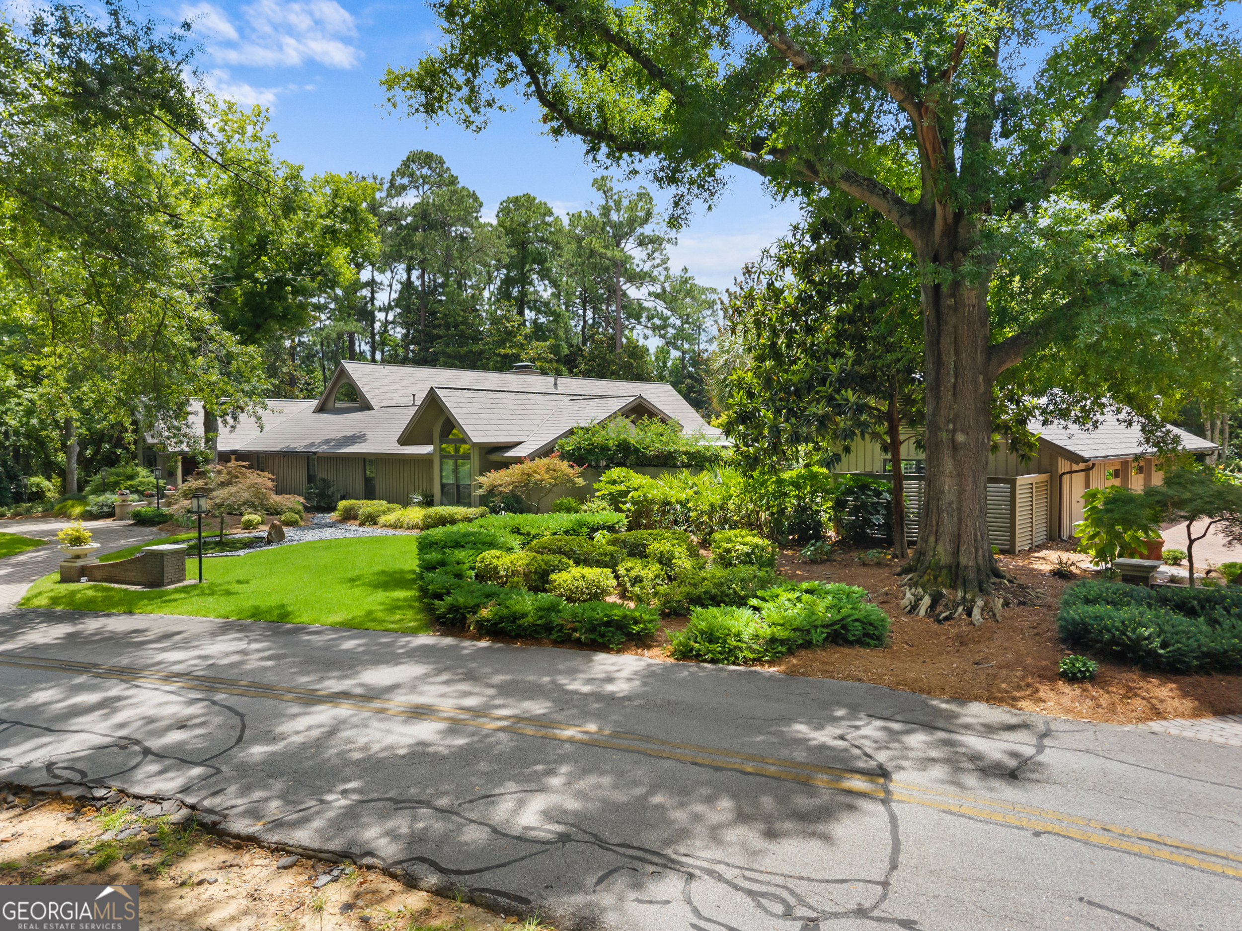 233 Azalea Drive Property Photo 5