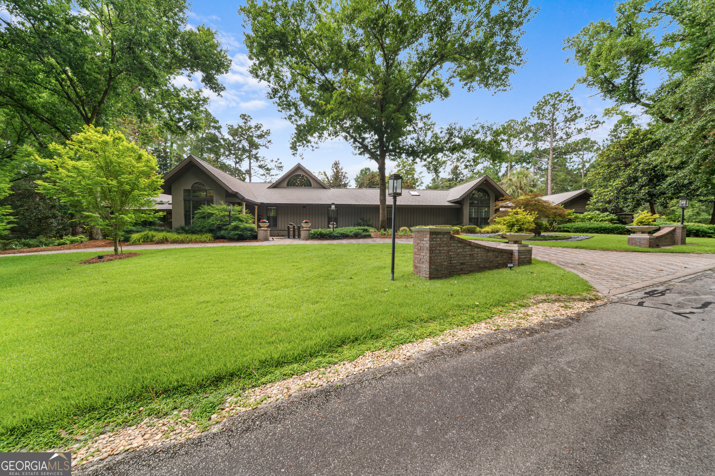 233 Azalea Drive Property Photo 8
