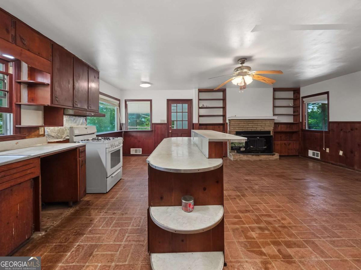 675 Holly Drive Property Photo 4