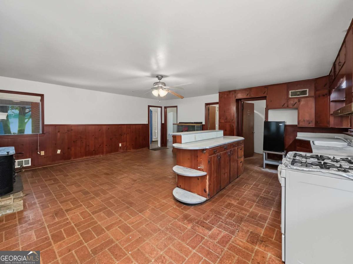 675 Holly Drive Property Photo 6