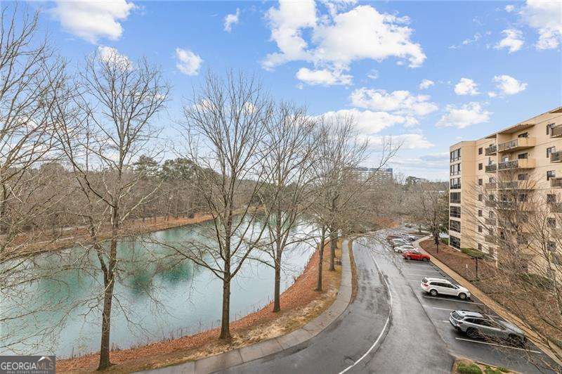 1800 Clairmont Lake