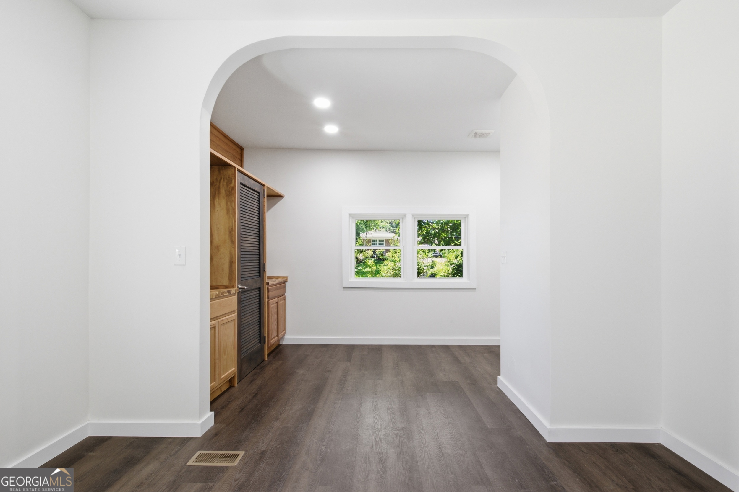 162 Falls Road Property Photo 6