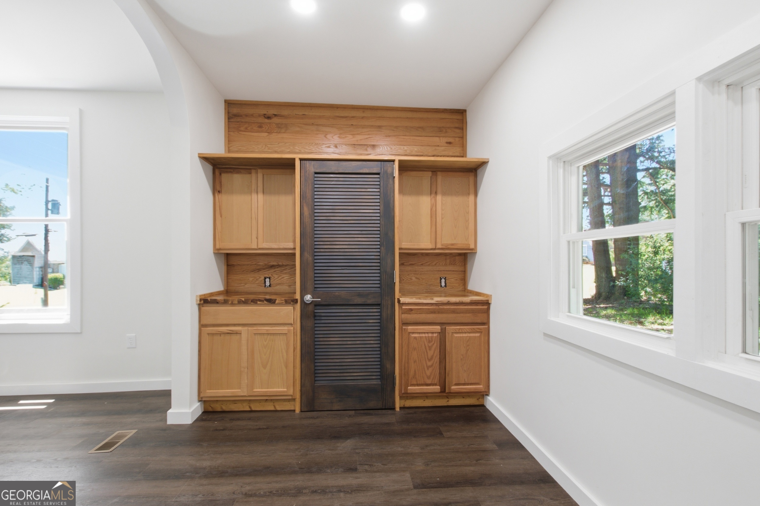 162 Falls Road Property Photo 8