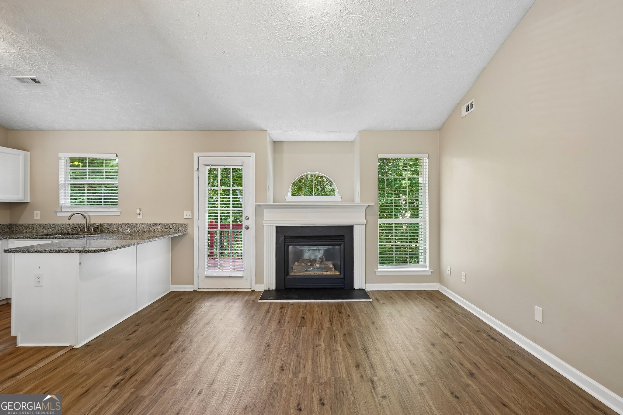 403 Edgewood Drive Property Photo 4