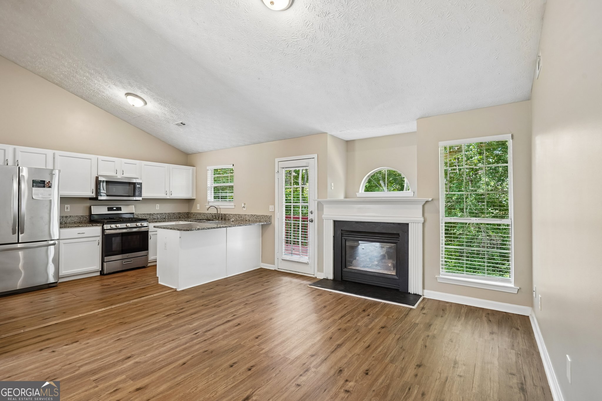 403 Edgewood Drive Property Photo 6