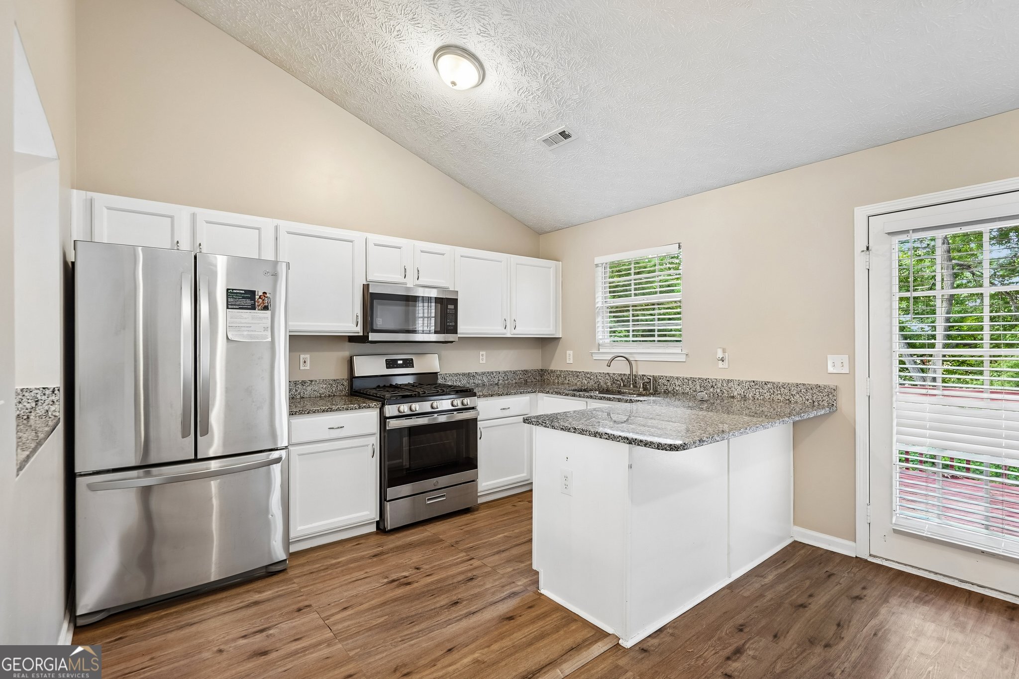 403 Edgewood Drive Property Photo 12