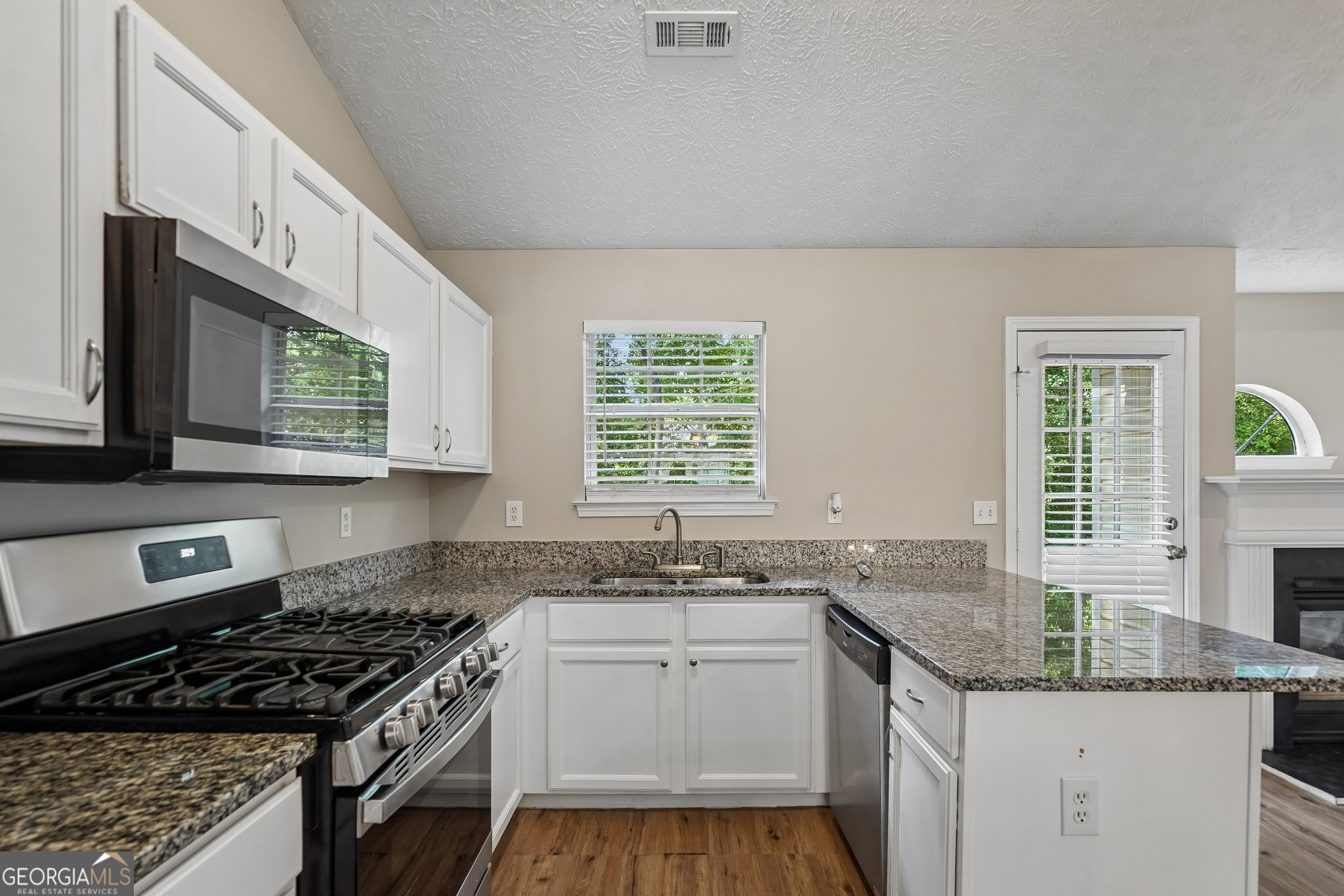 403 Edgewood Drive Property Photo 14