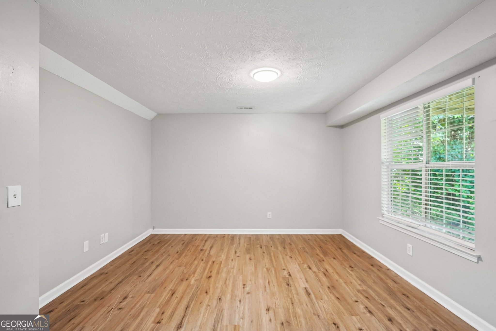 403 Edgewood Drive Property Photo 24
