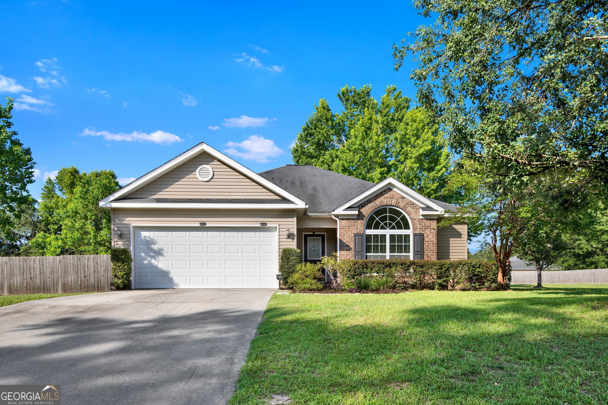 104 S Kingsley Drive Property Photo 1