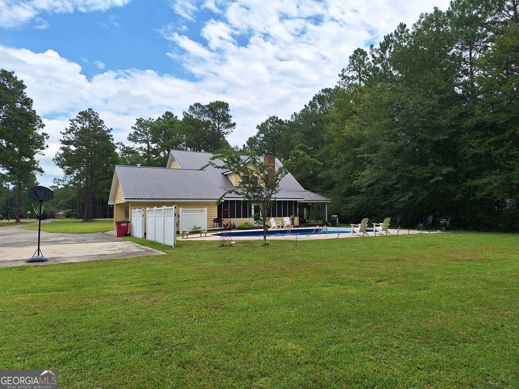 210 Pineview Avenue Property Photo 7