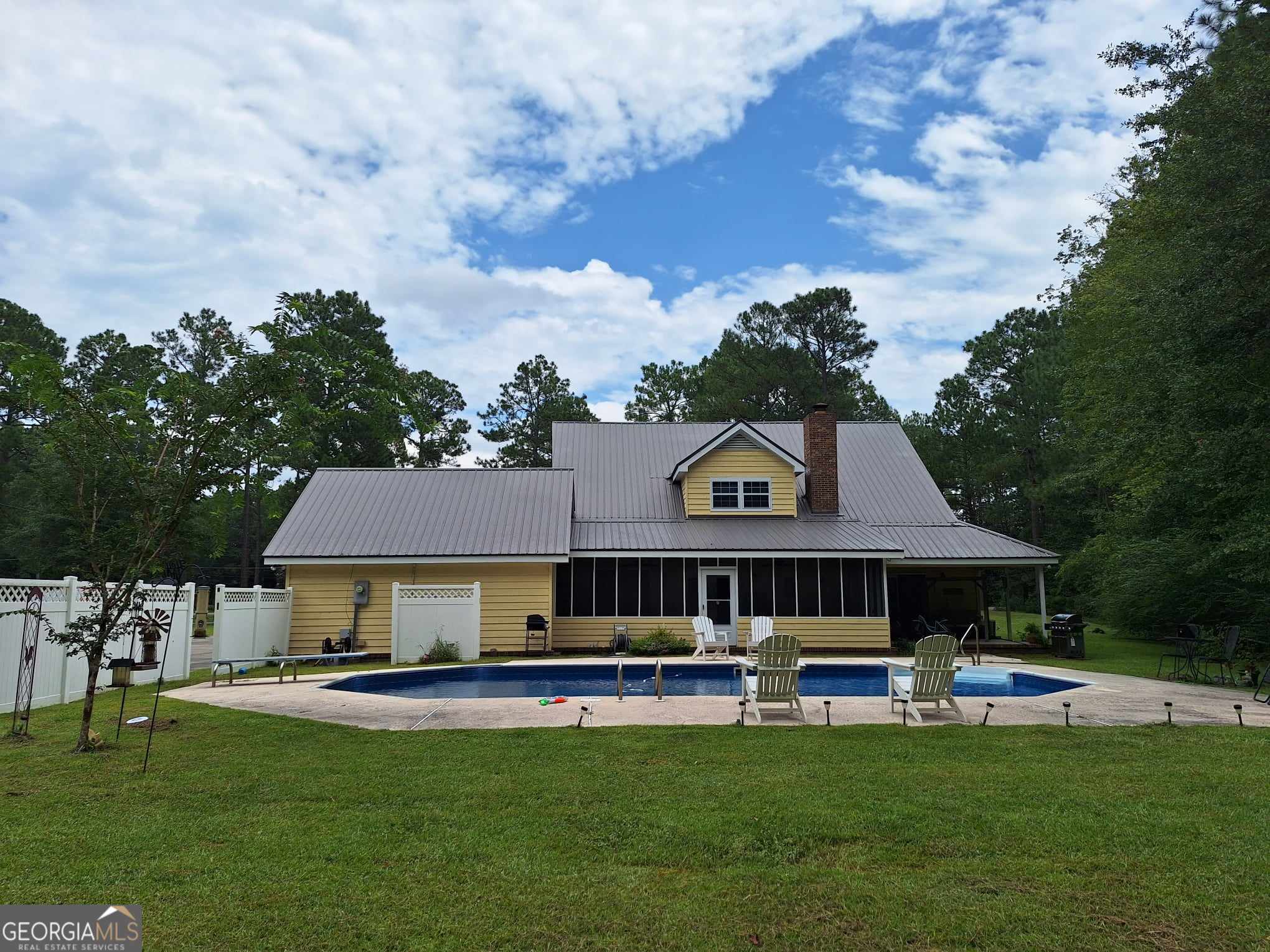 210 Pineview Avenue Property Photo 8