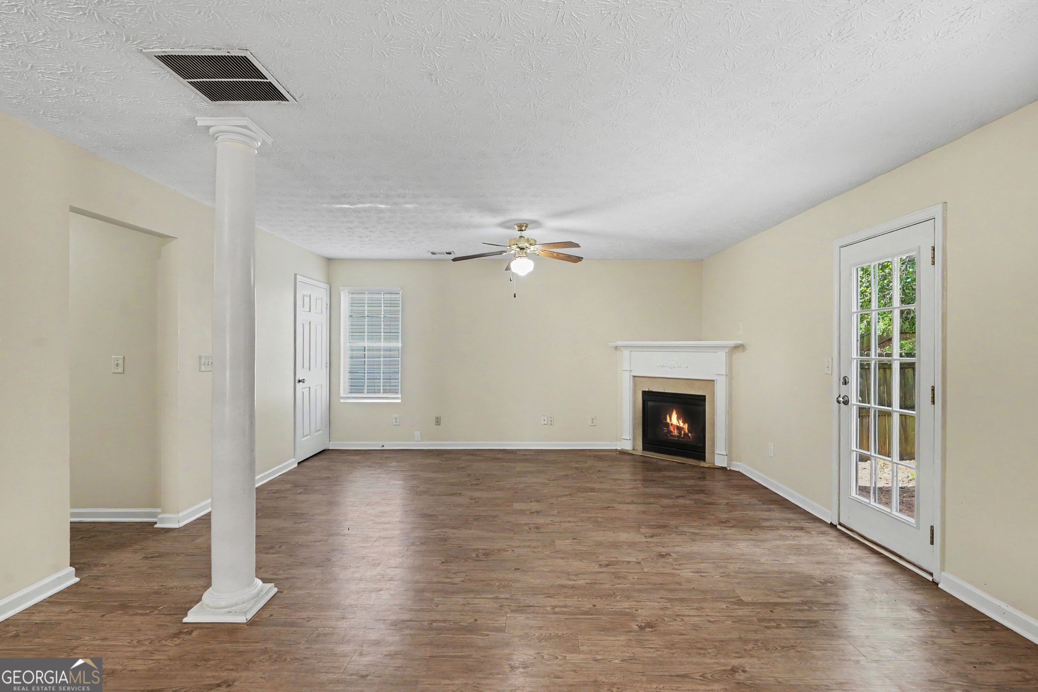 4065 Mission Way Property Photo 4