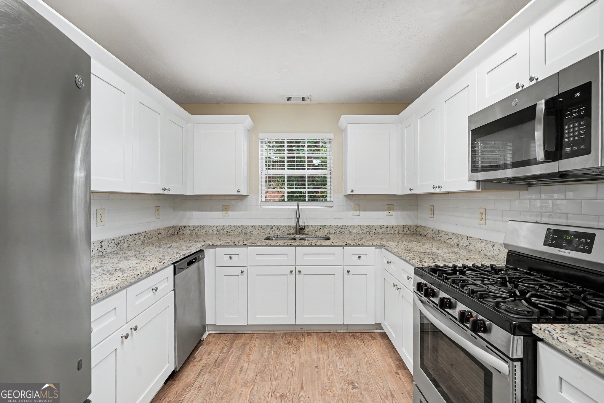 4065 Mission Way Property Photo 6