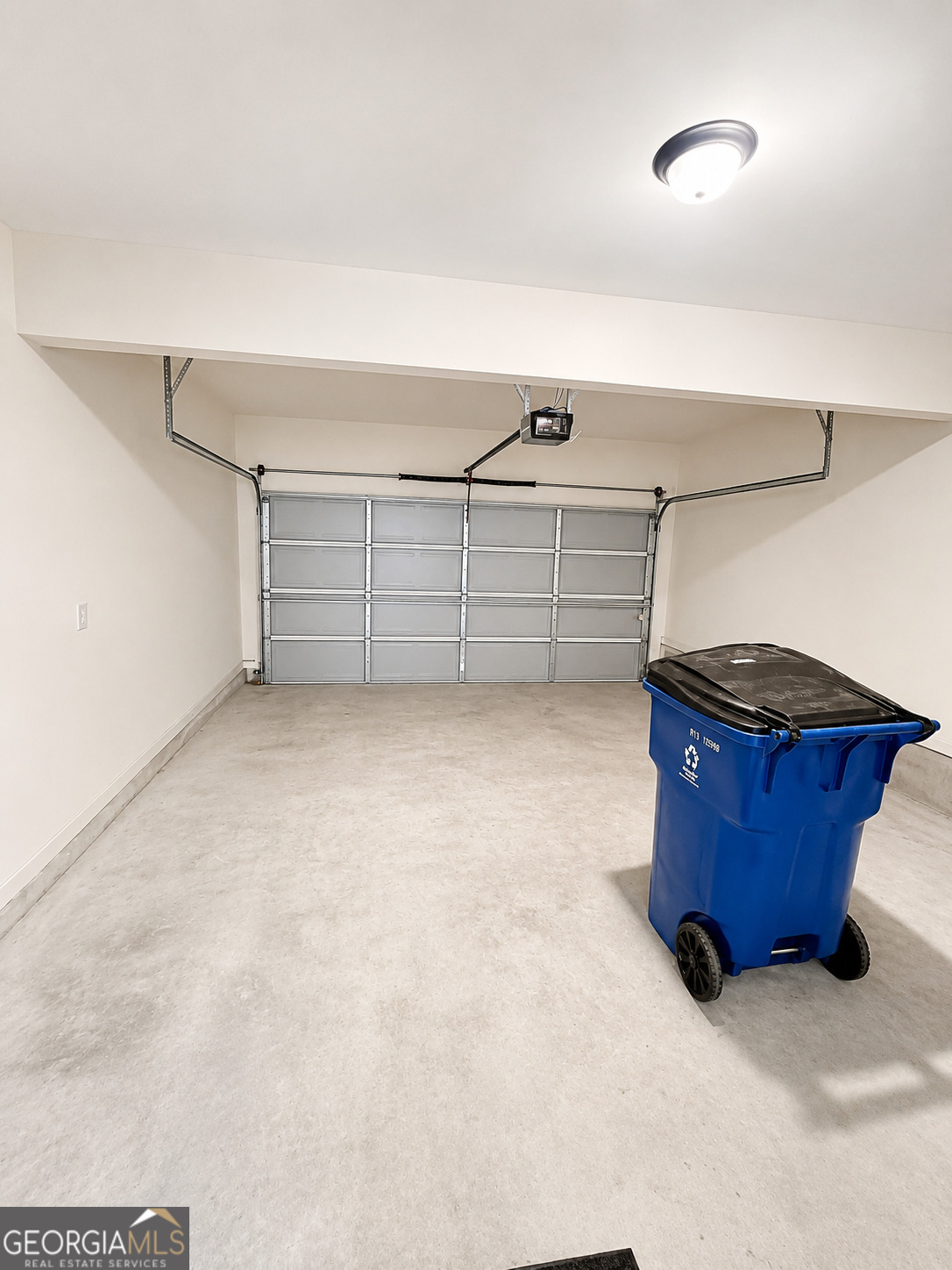 2711 Kemp Court Property Photo 5