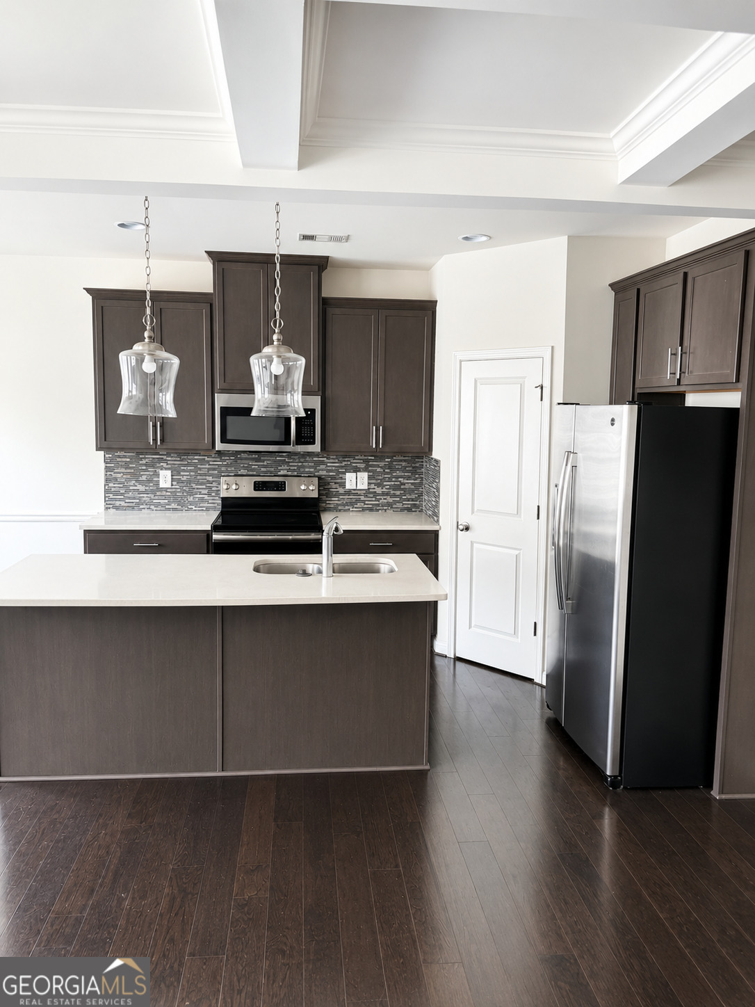 2711 Kemp Court Property Photo 8