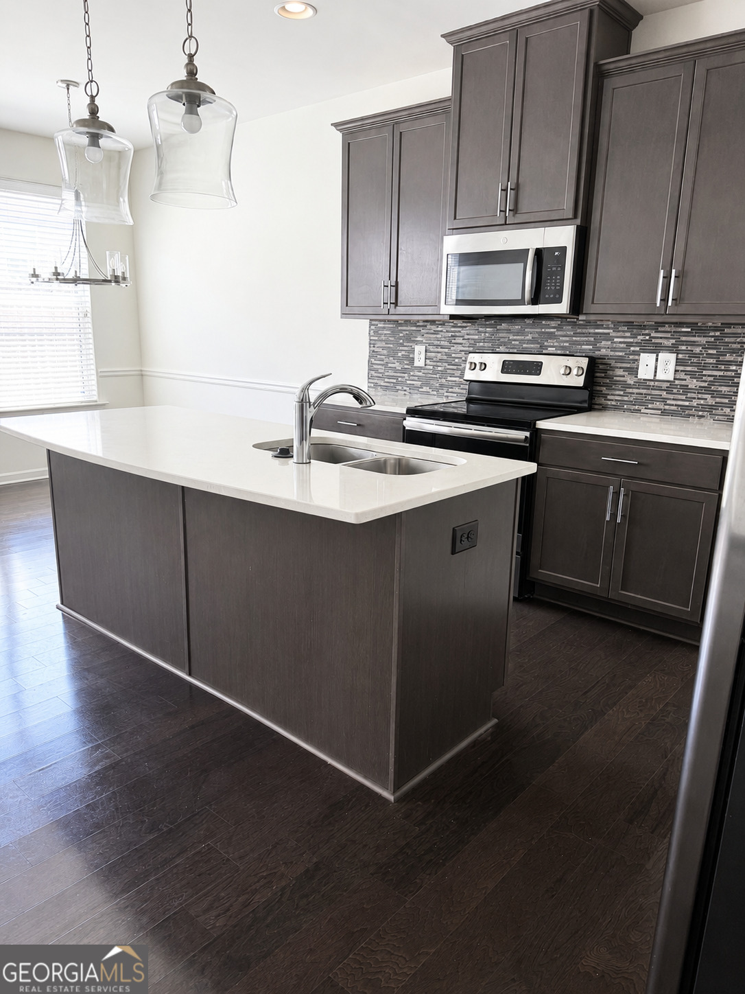2711 Kemp Court Property Photo 9