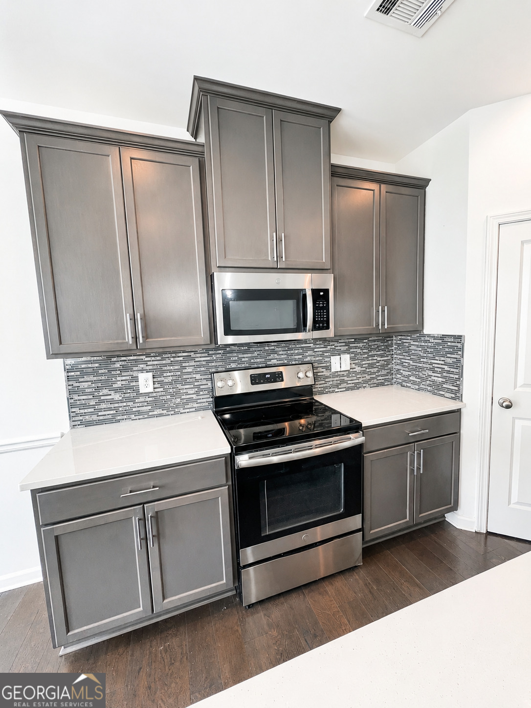 2711 Kemp Court Property Photo 10