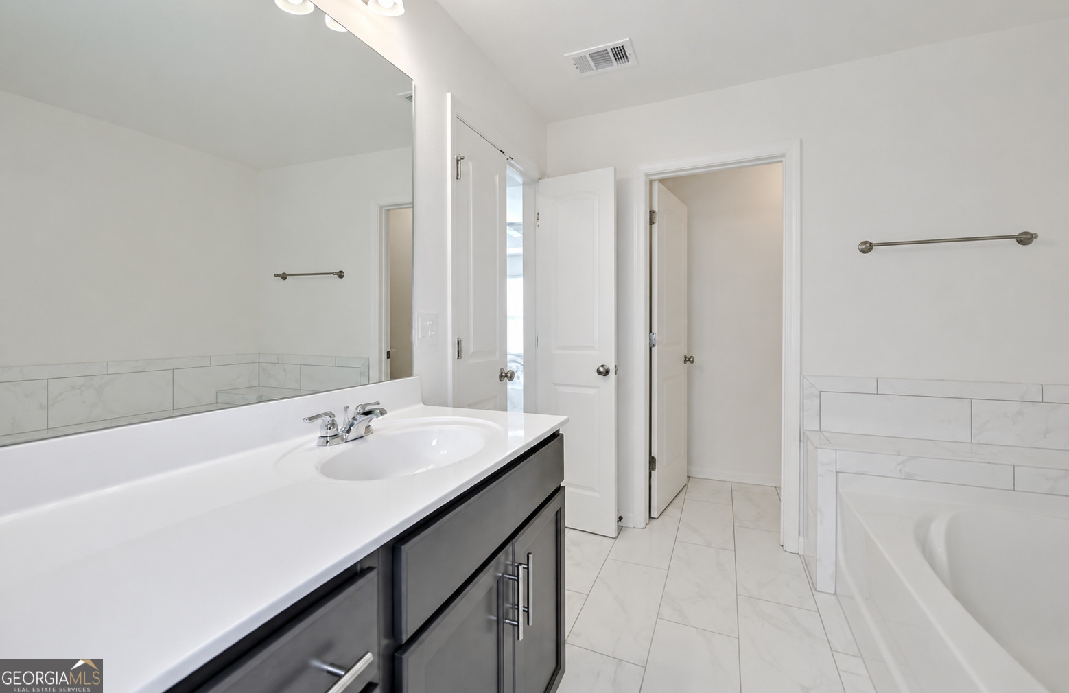2711 Kemp Court Property Photo 23