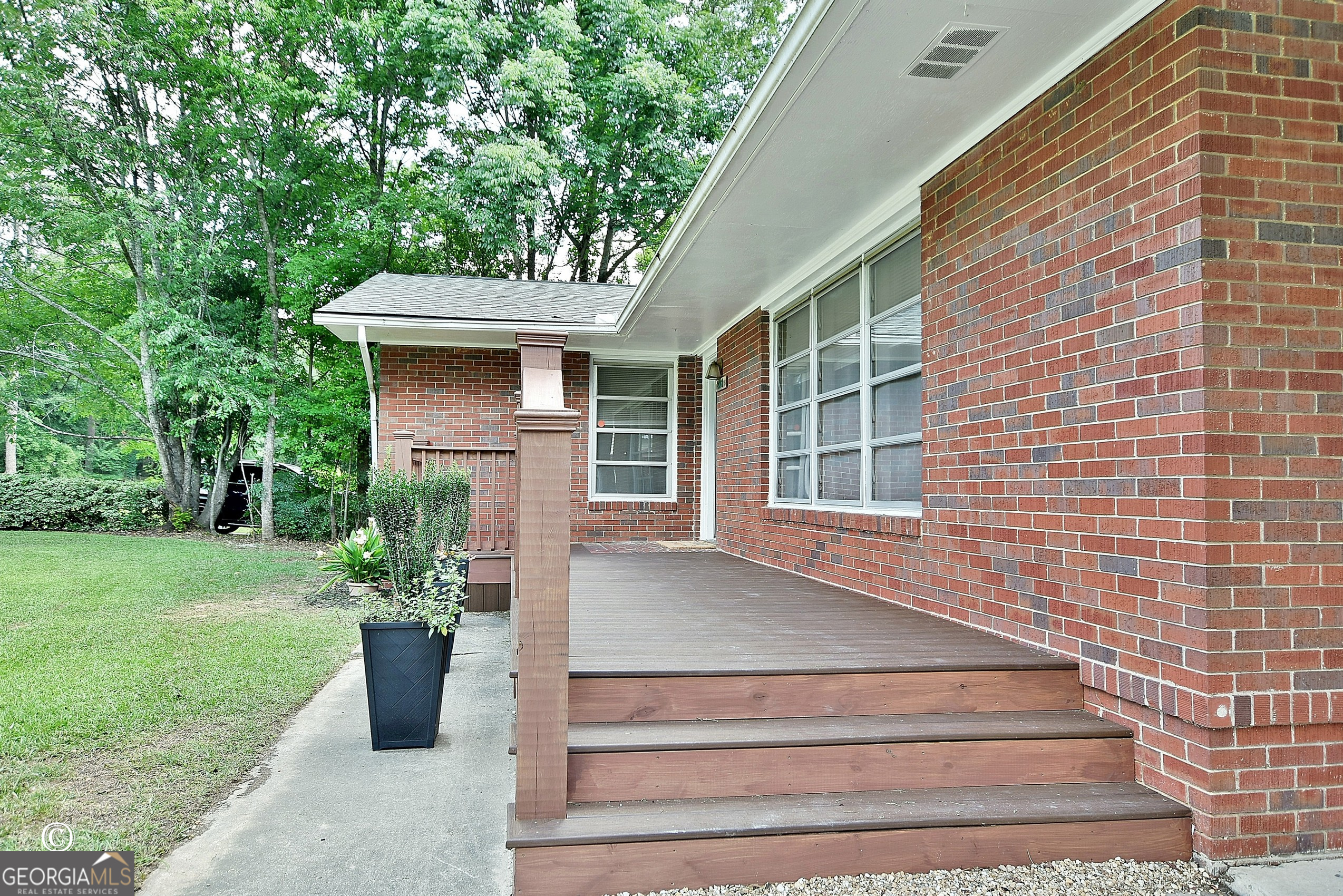 2002 Marilon Drive Property Photo 3
