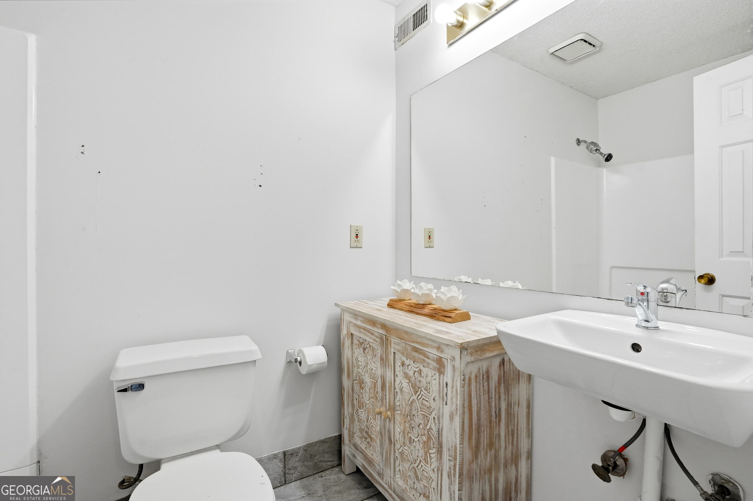 561 Cobblestone Trail Property Photo 6
