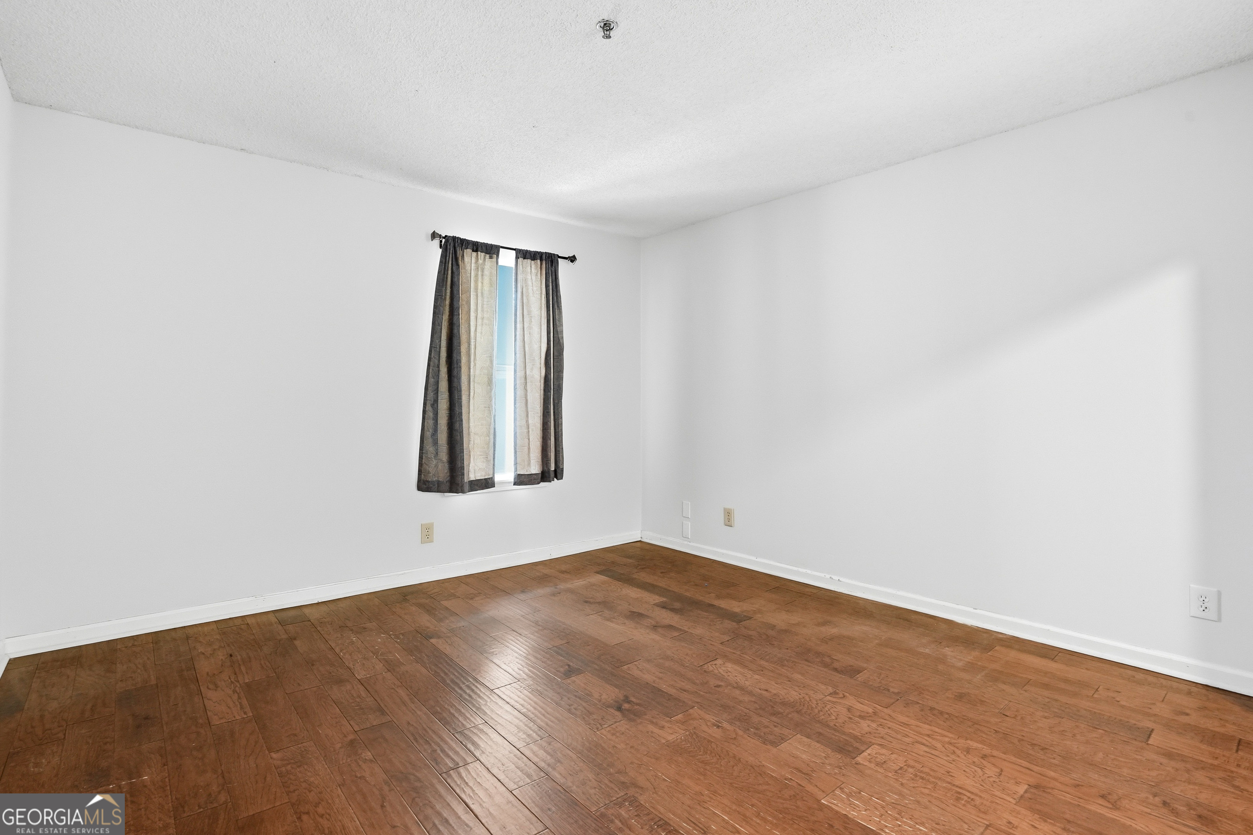561 Cobblestone Trail Property Photo 8