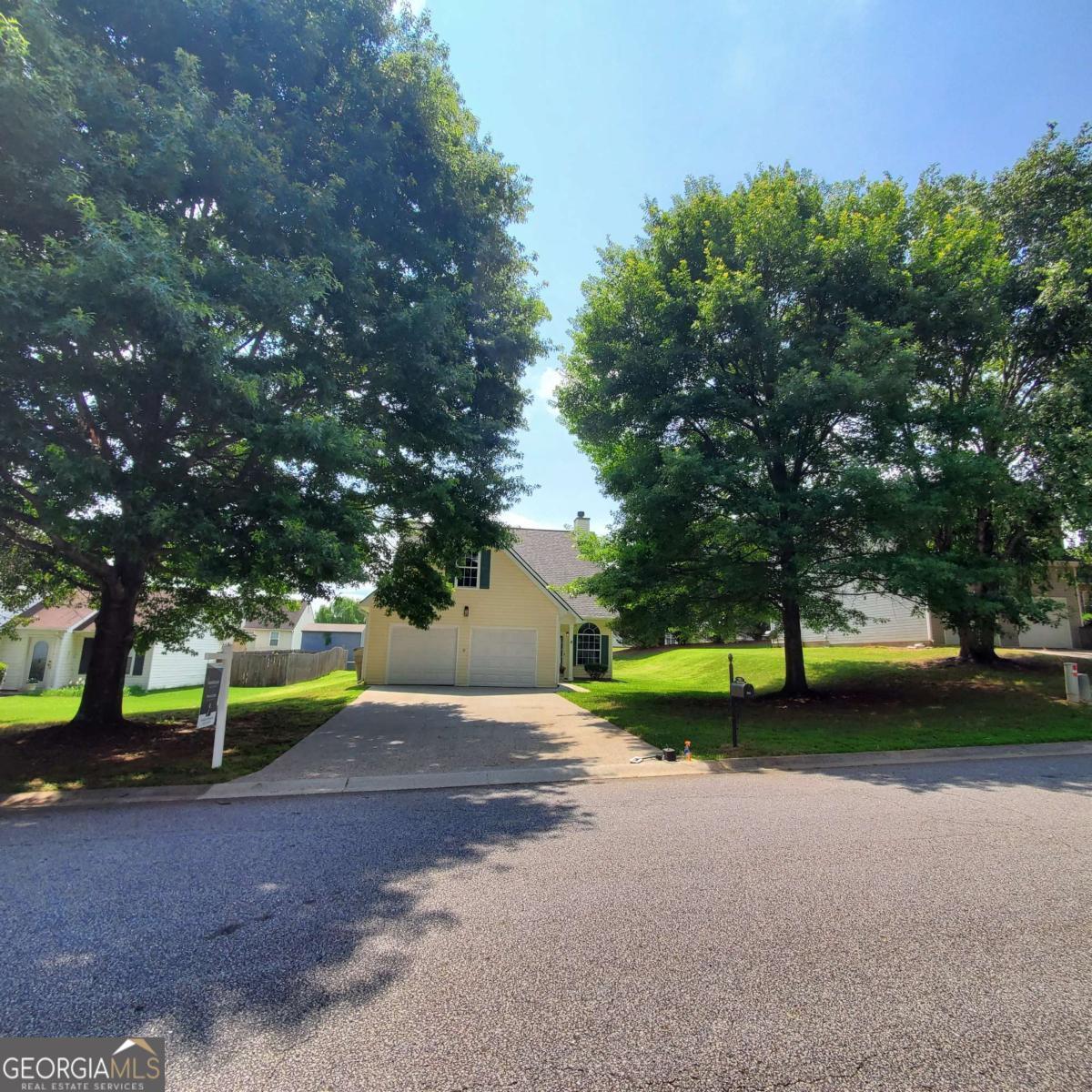 833 Kendall Park Drive Property Photo 2