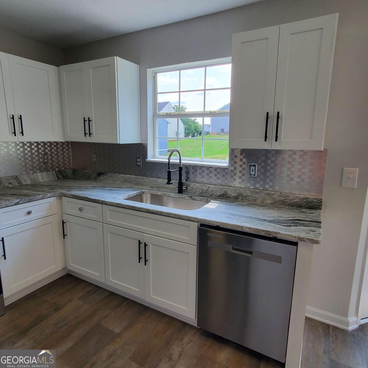833 Kendall Park Drive Property Photo 11