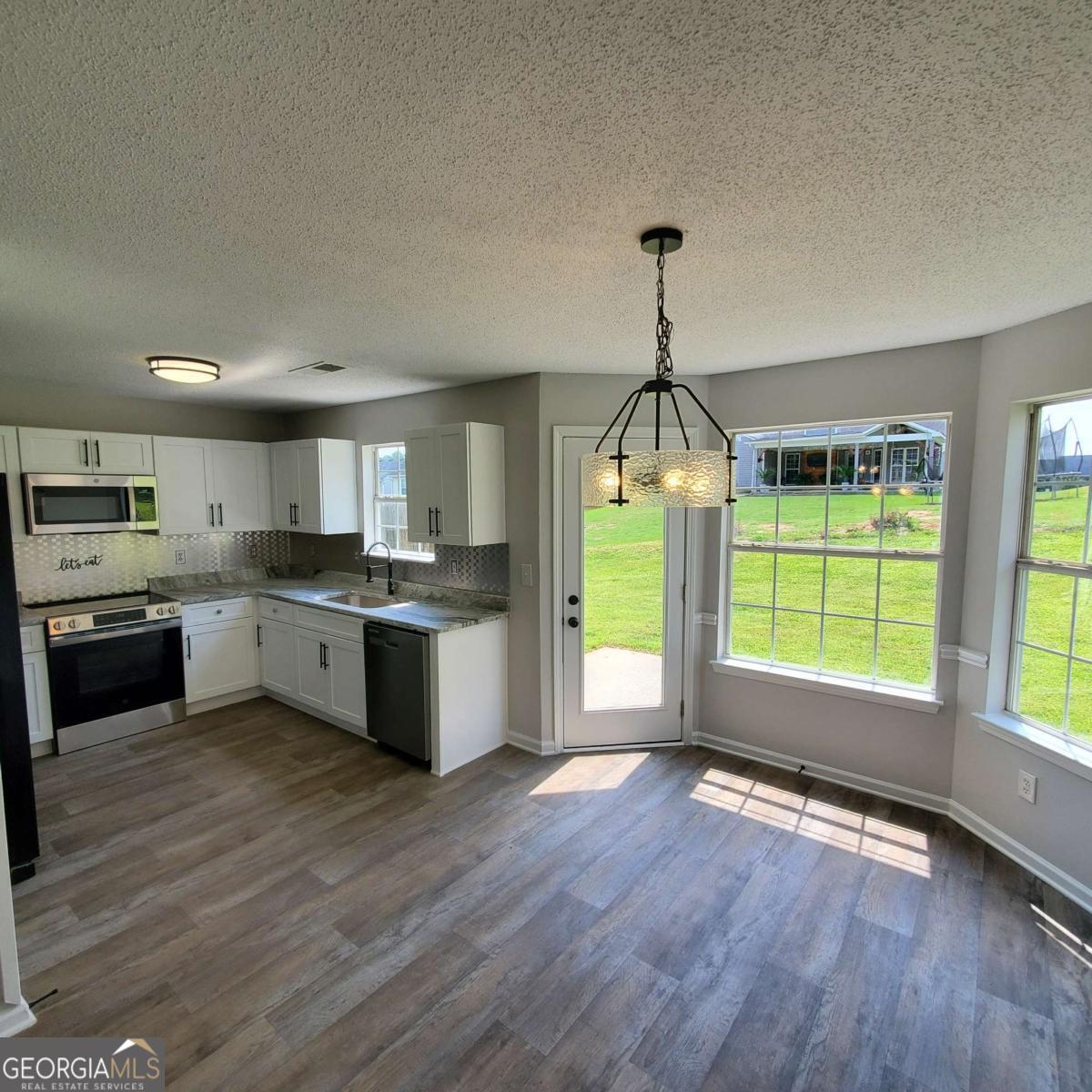 833 Kendall Park Drive Property Photo 12