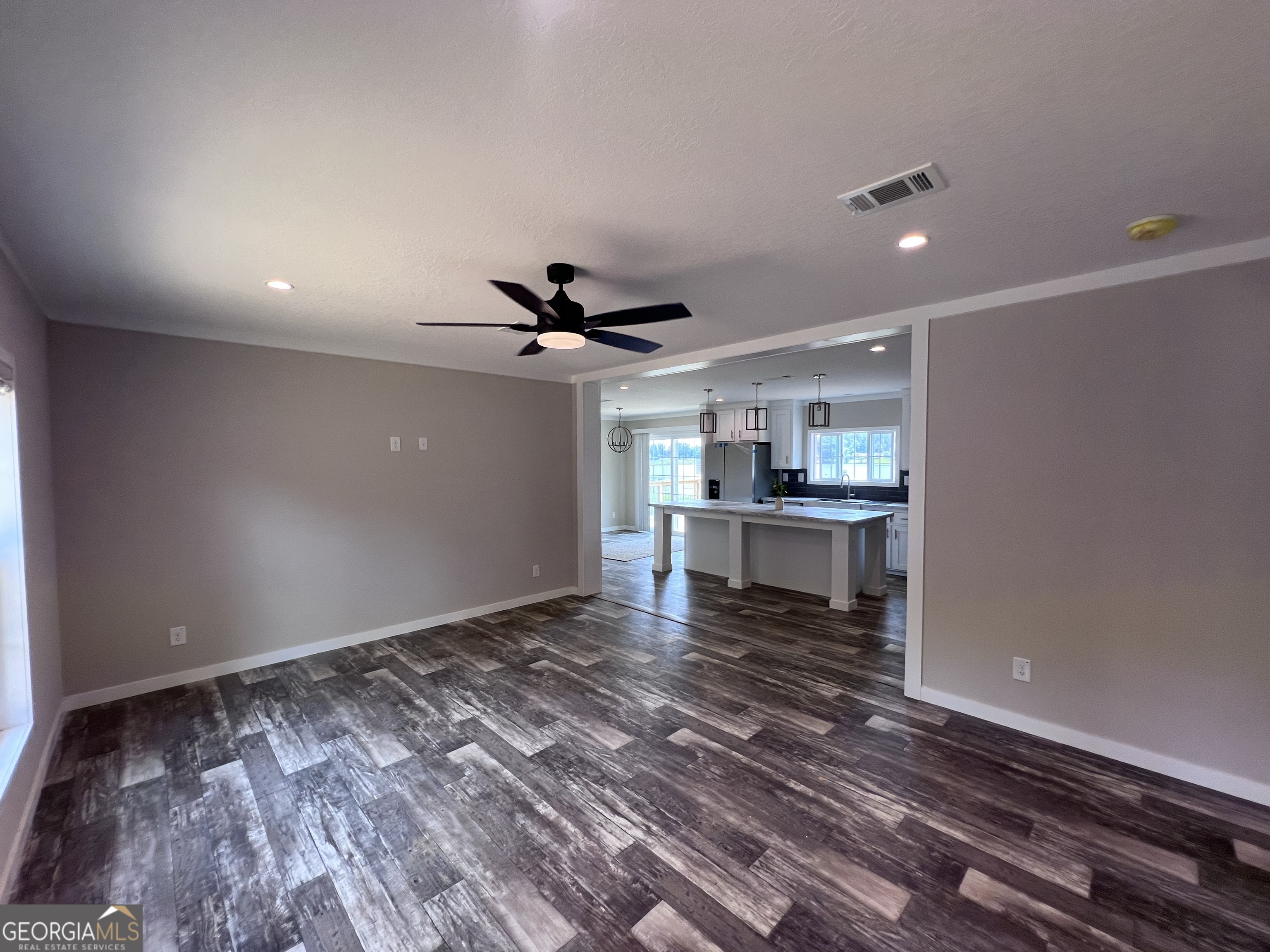 105 N Lakeshore Drive Property Photo 4