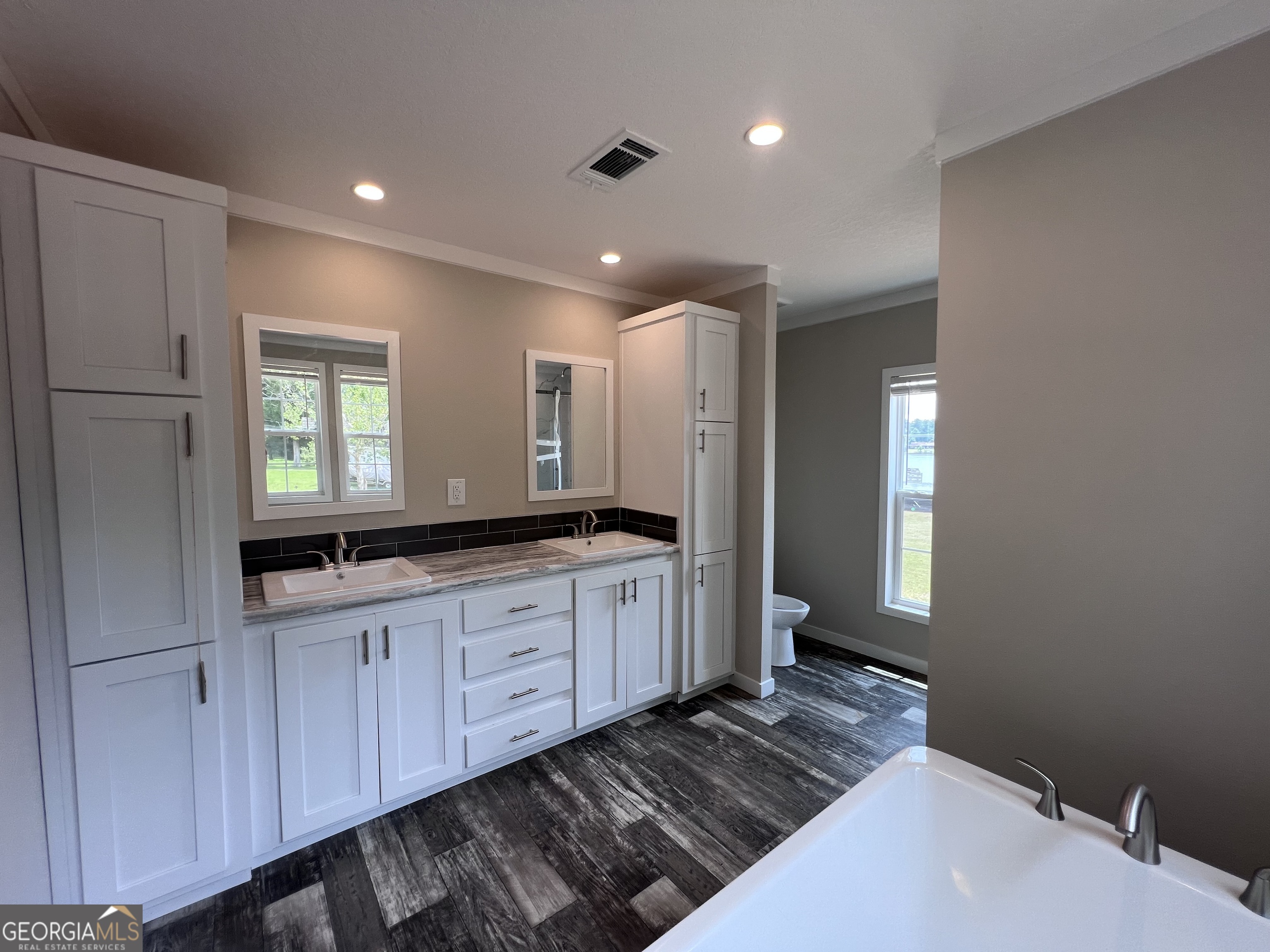 105 N Lakeshore Drive Property Photo 12