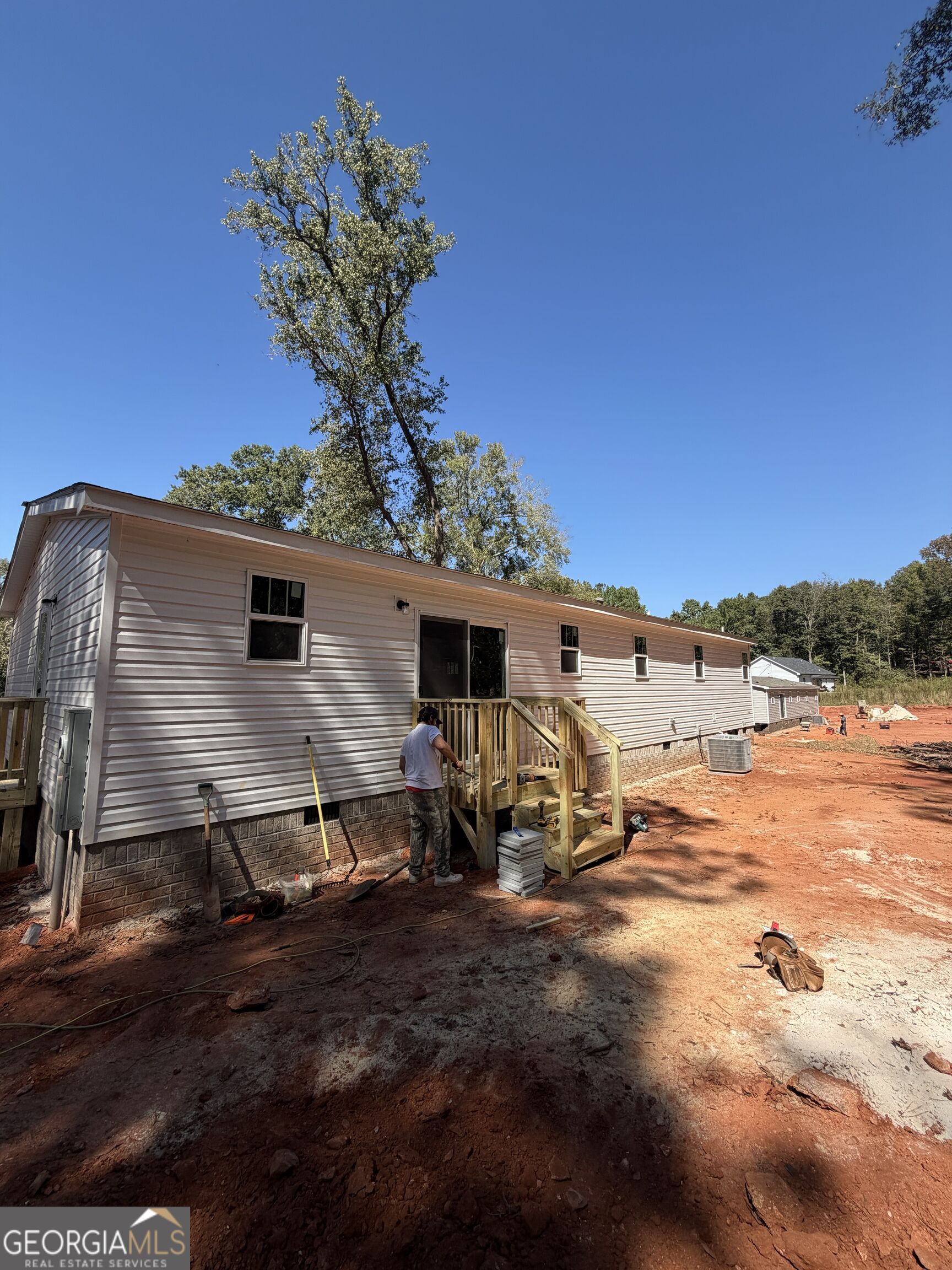 947 Nails Creek Crossing Property Photo 3