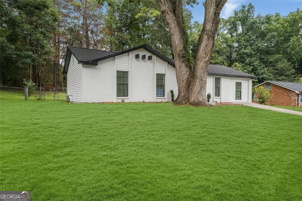 6073 Fieldcrest Drive Property Photo 3