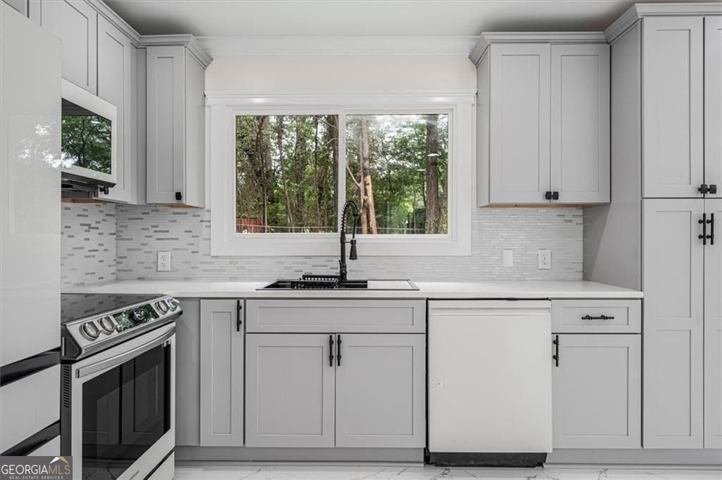 6073 Fieldcrest Drive Property Photo 18