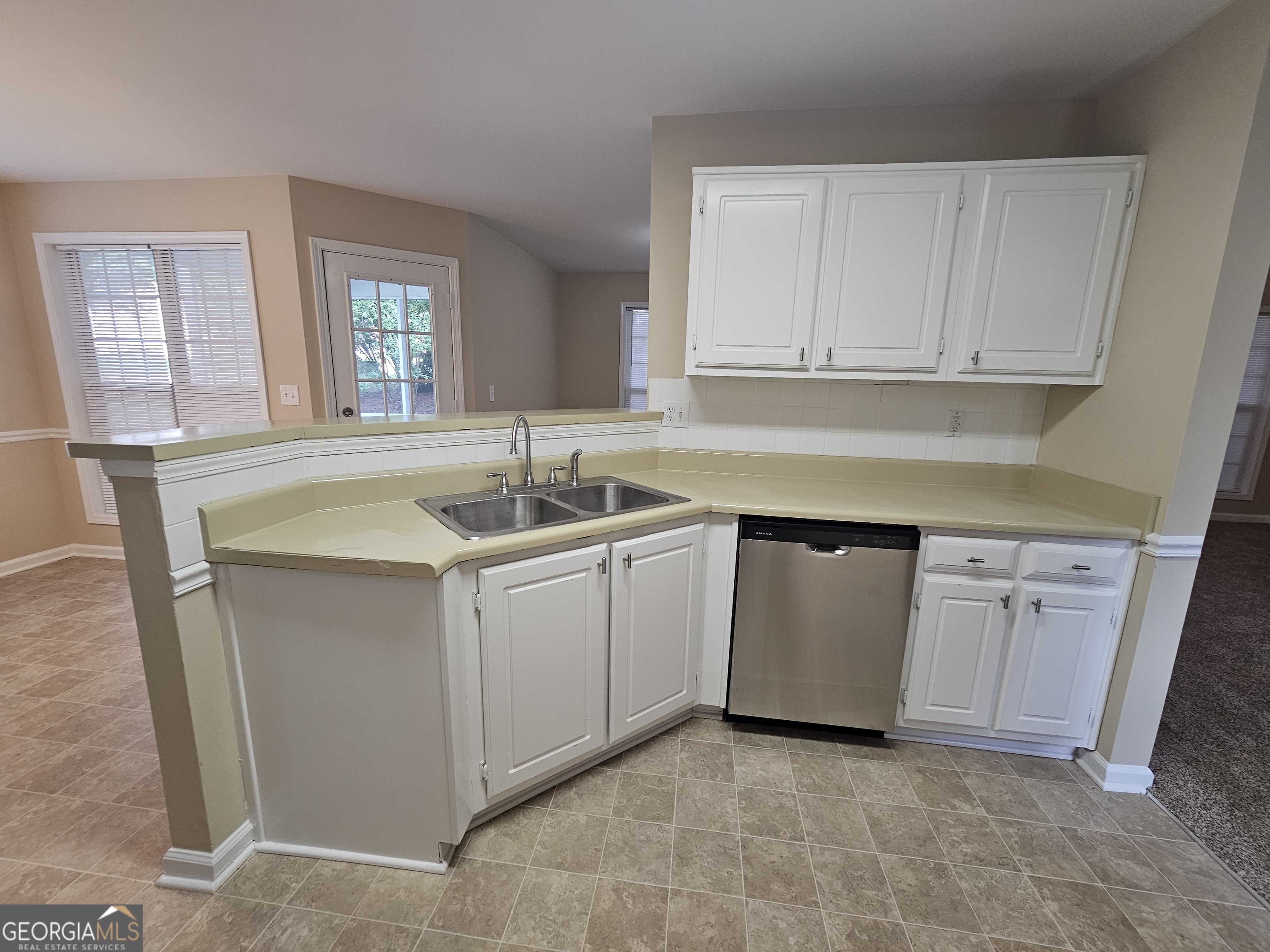 1110 Chateau Terrace Property Photo 9