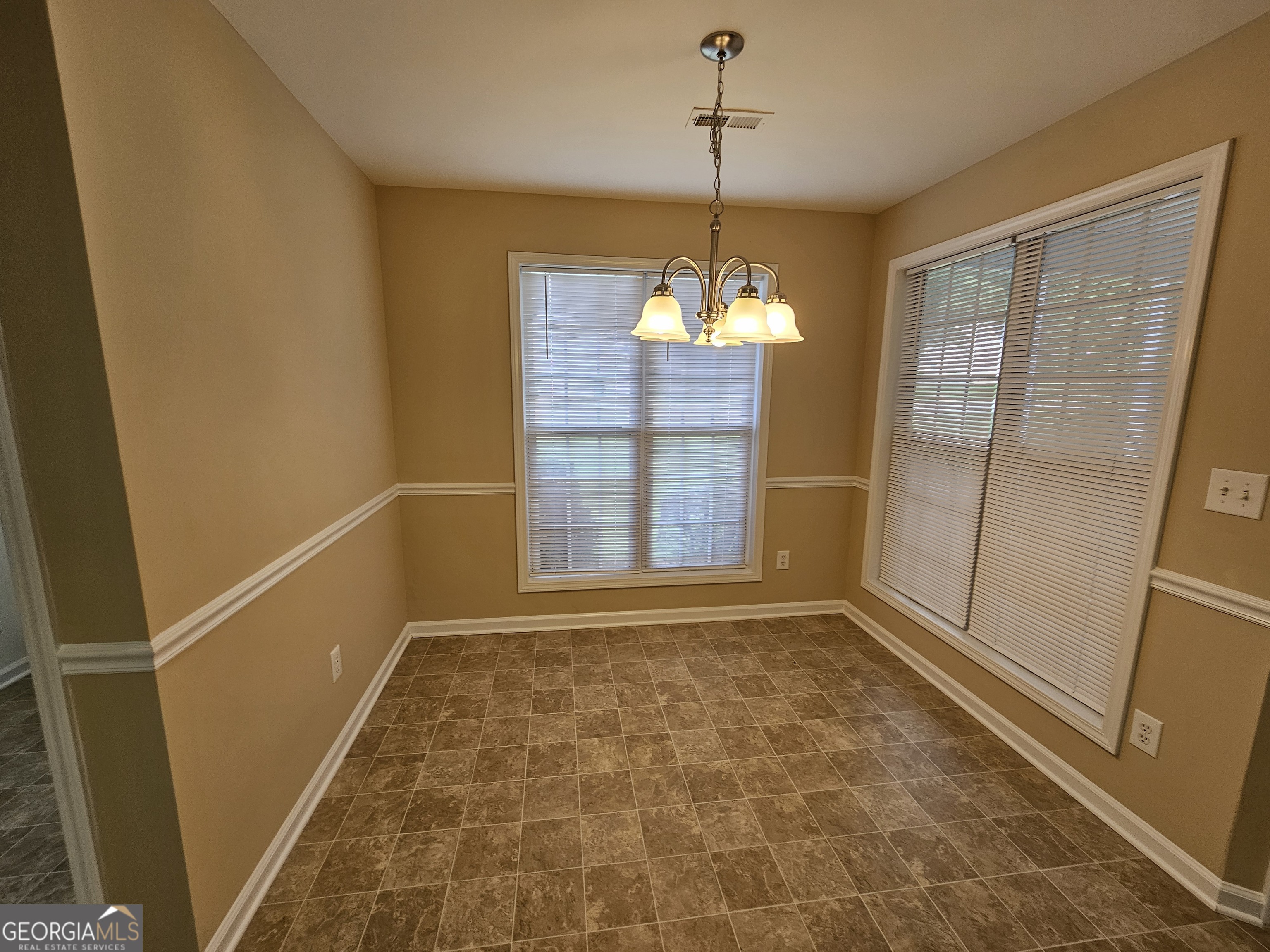 1110 Chateau Terrace Property Photo 11