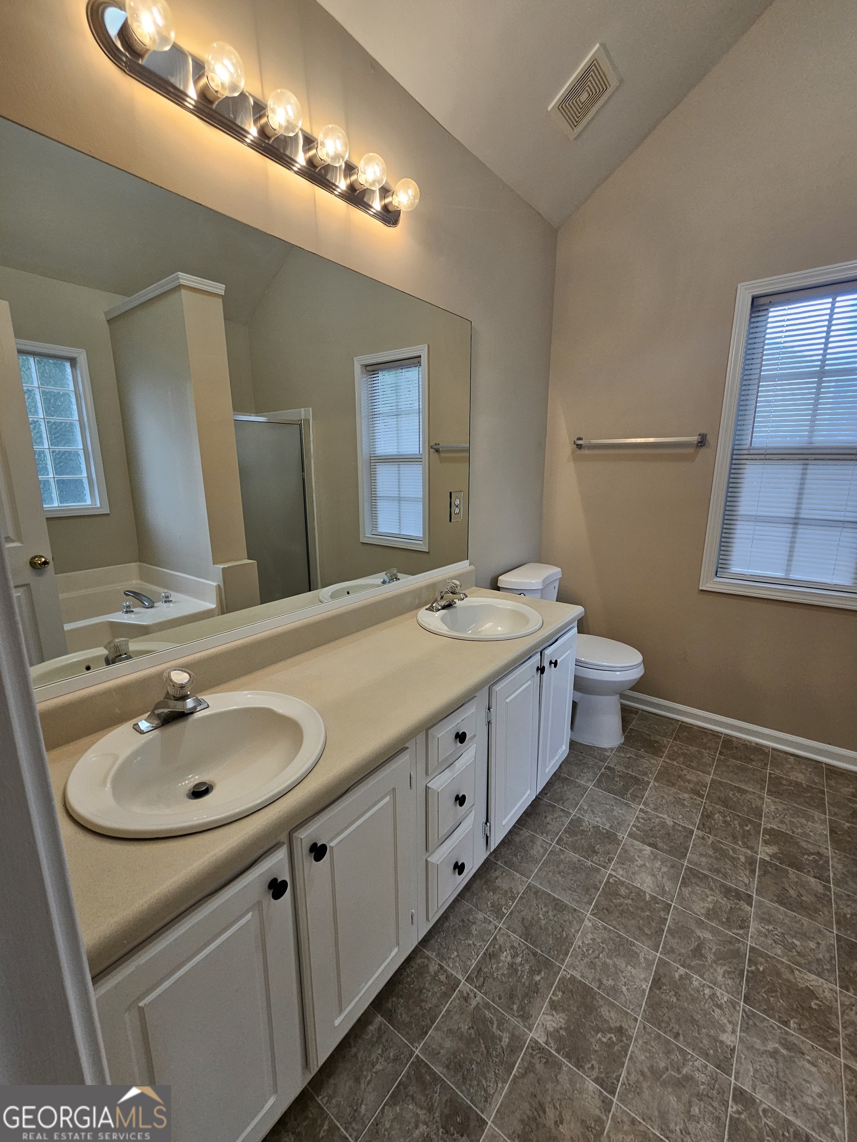 1110 Chateau Terrace Property Photo 16
