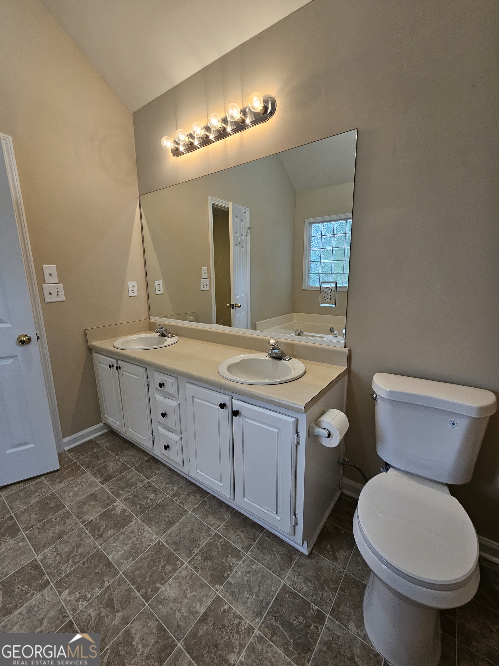 1110 Chateau Terrace Property Photo 19