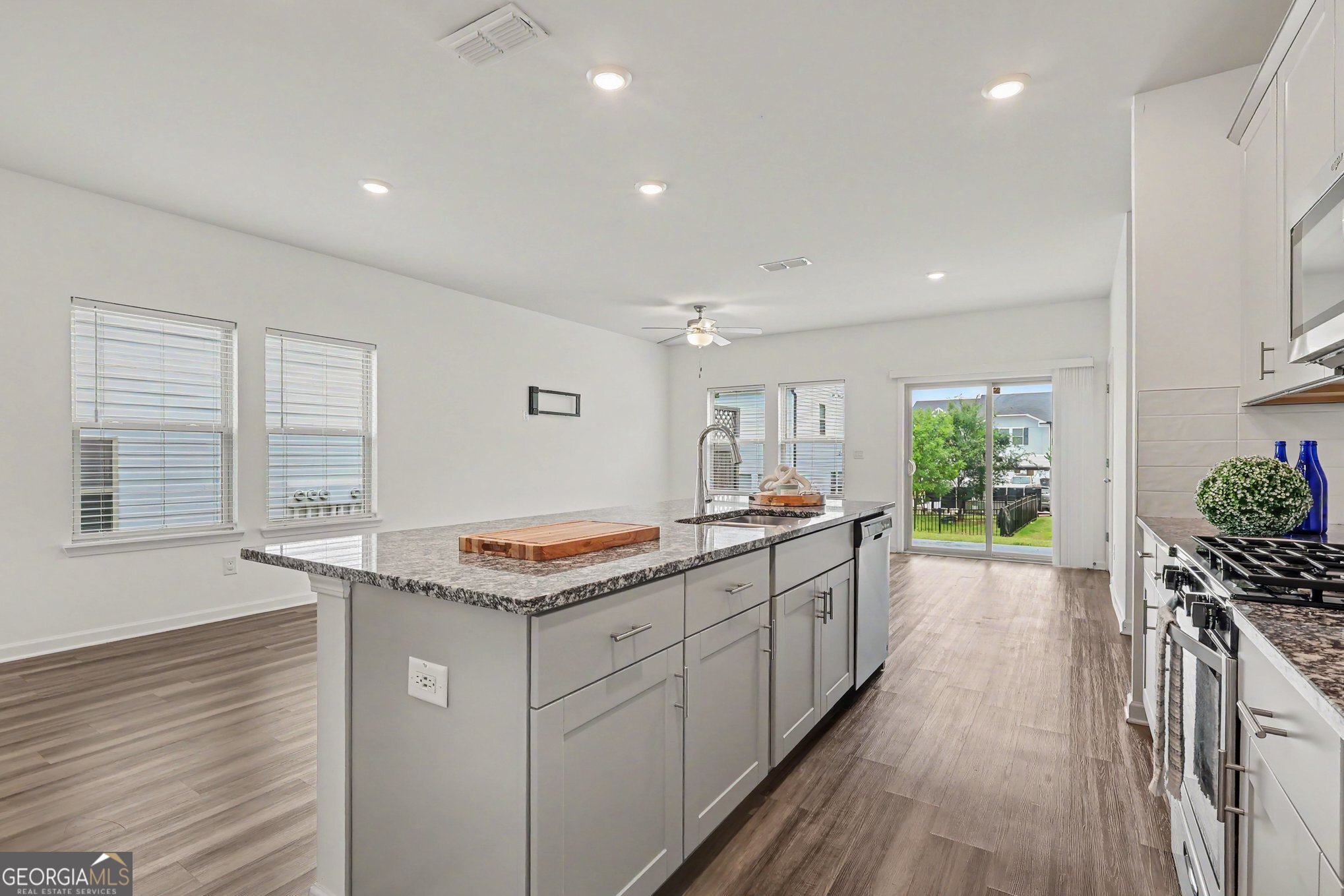 5473 Plain Field Lane Property Photo 4