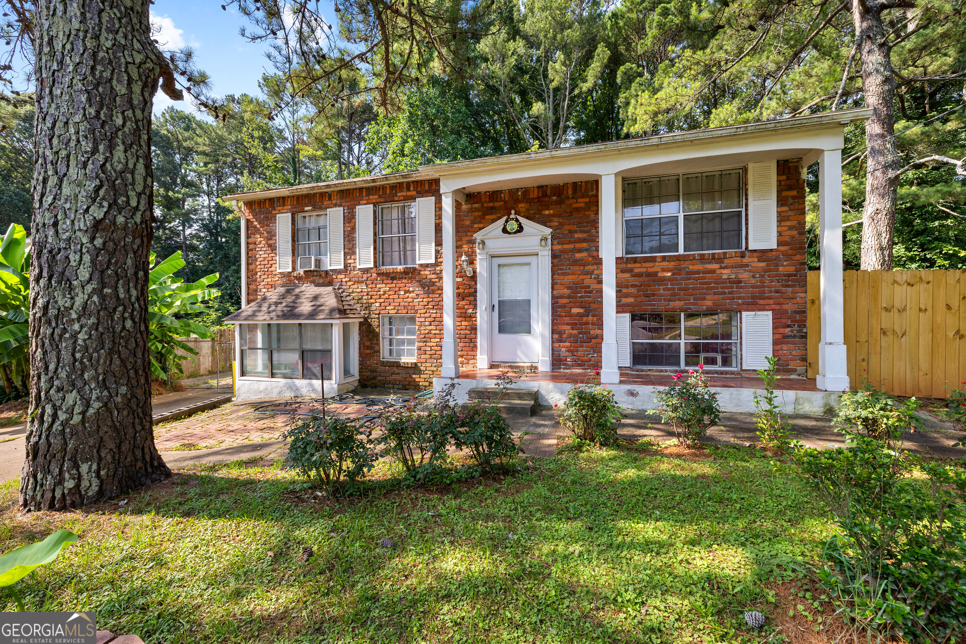 1025 Lynwood Place Property Photo 1