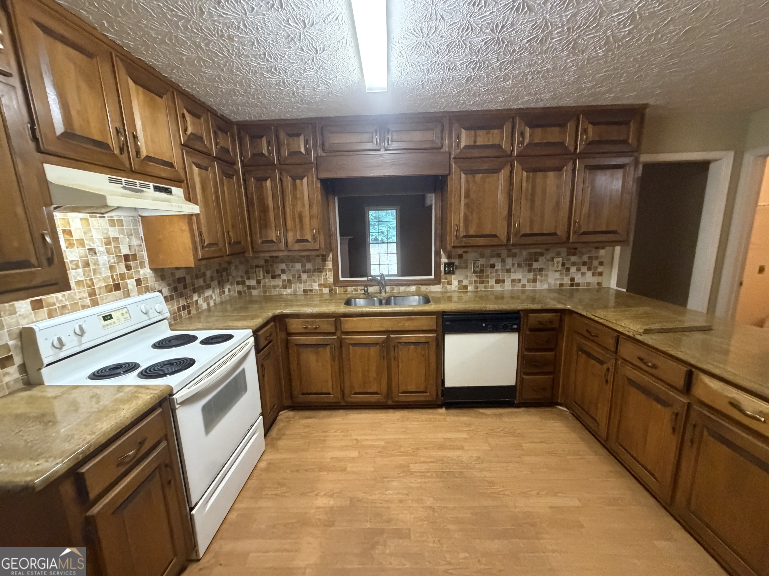 2021 Huntcliff Drive Property Photo 7