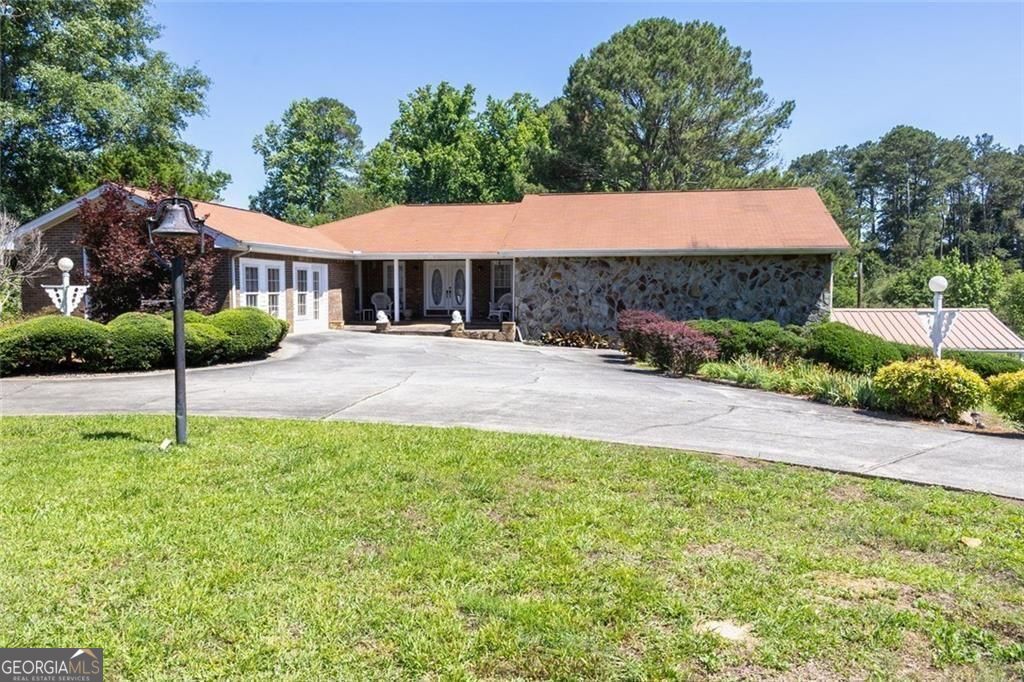 4625 Lovvorn Road Property Photo 1
