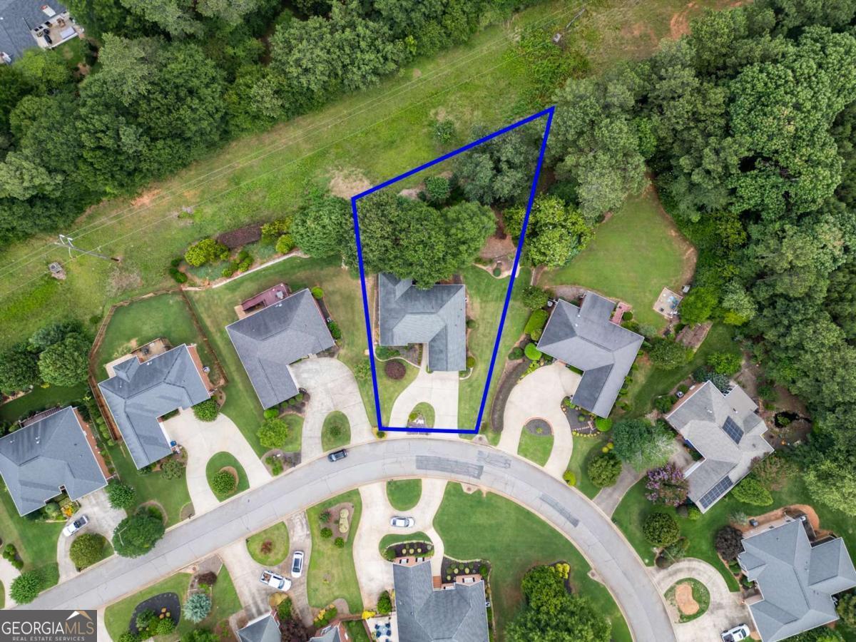 645 Saint Ives Drive Property Photo 4