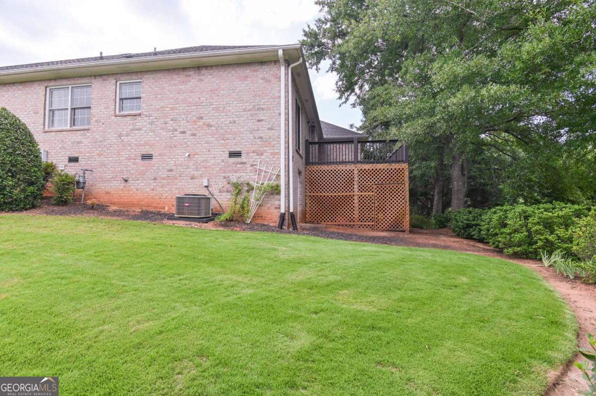 645 Saint Ives Drive Property Photo 9