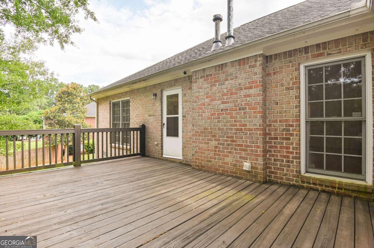 645 Saint Ives Drive Property Photo 12