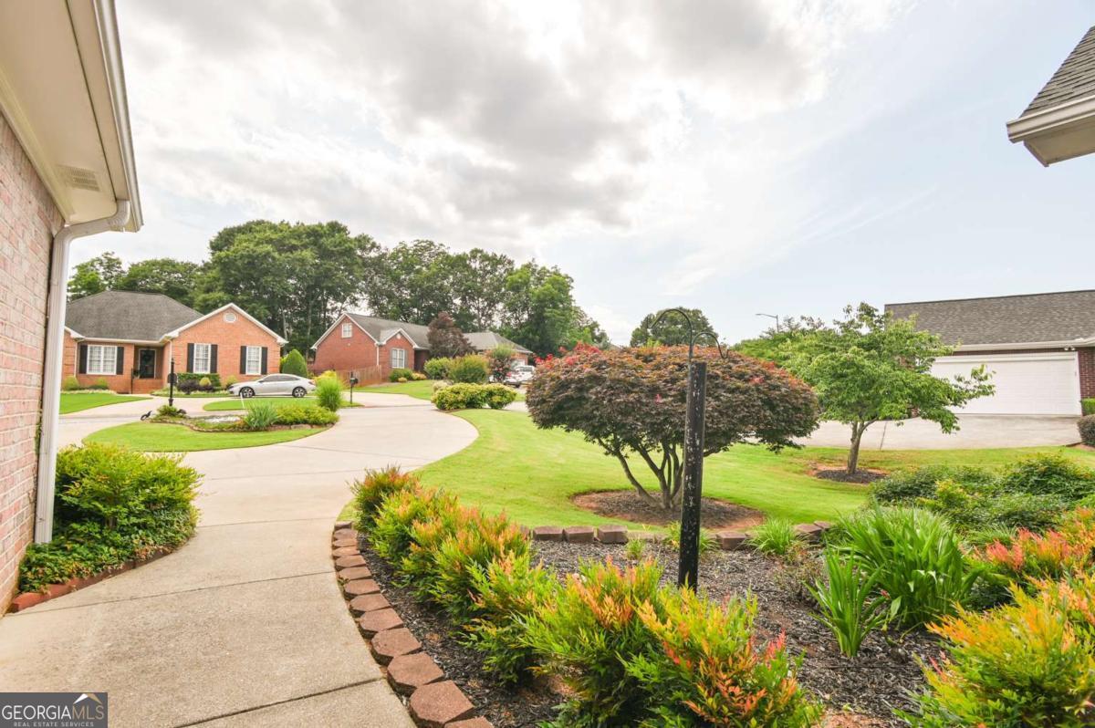 645 Saint Ives Drive Property Photo 15
