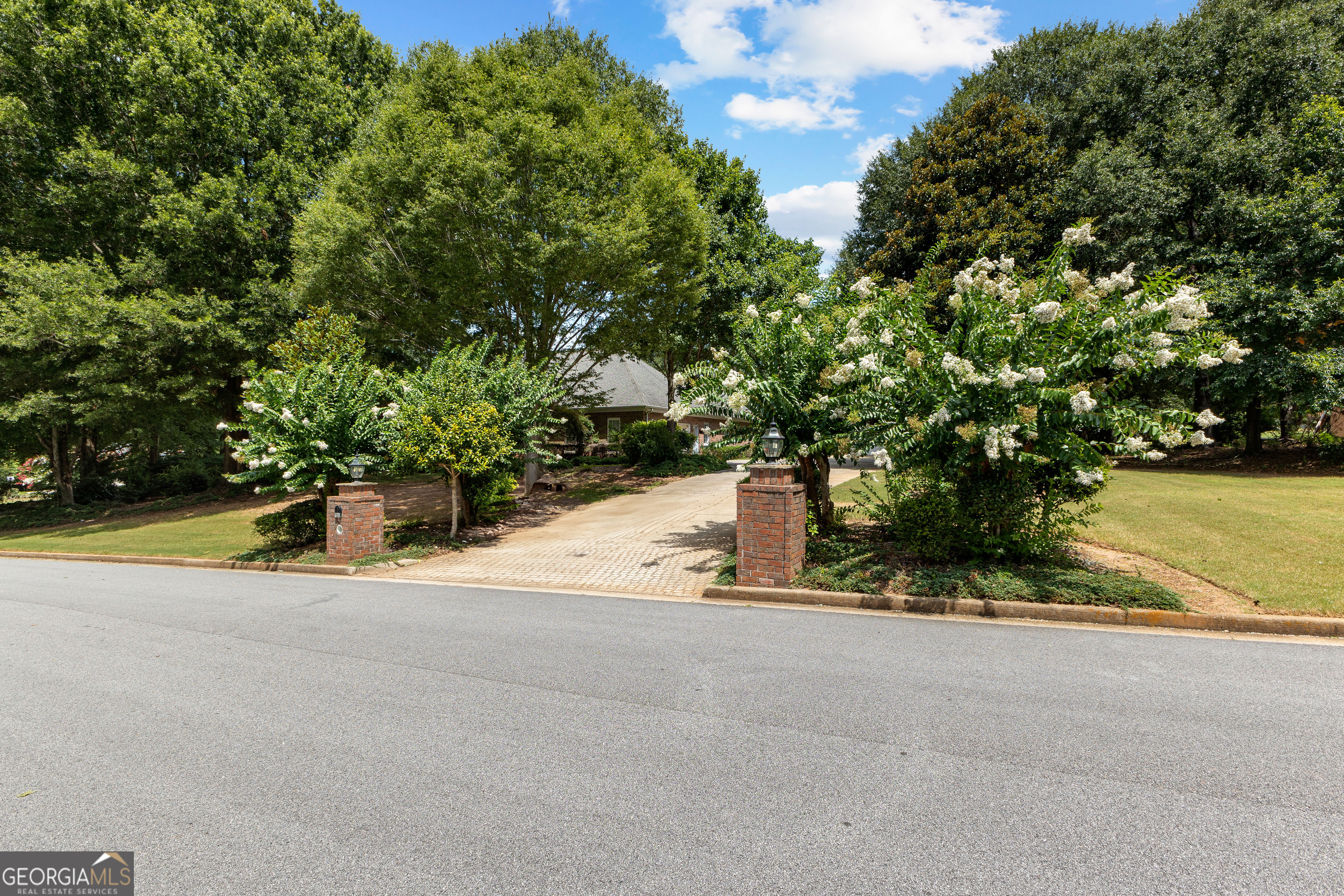 100 Moonview Place Property Photo 2