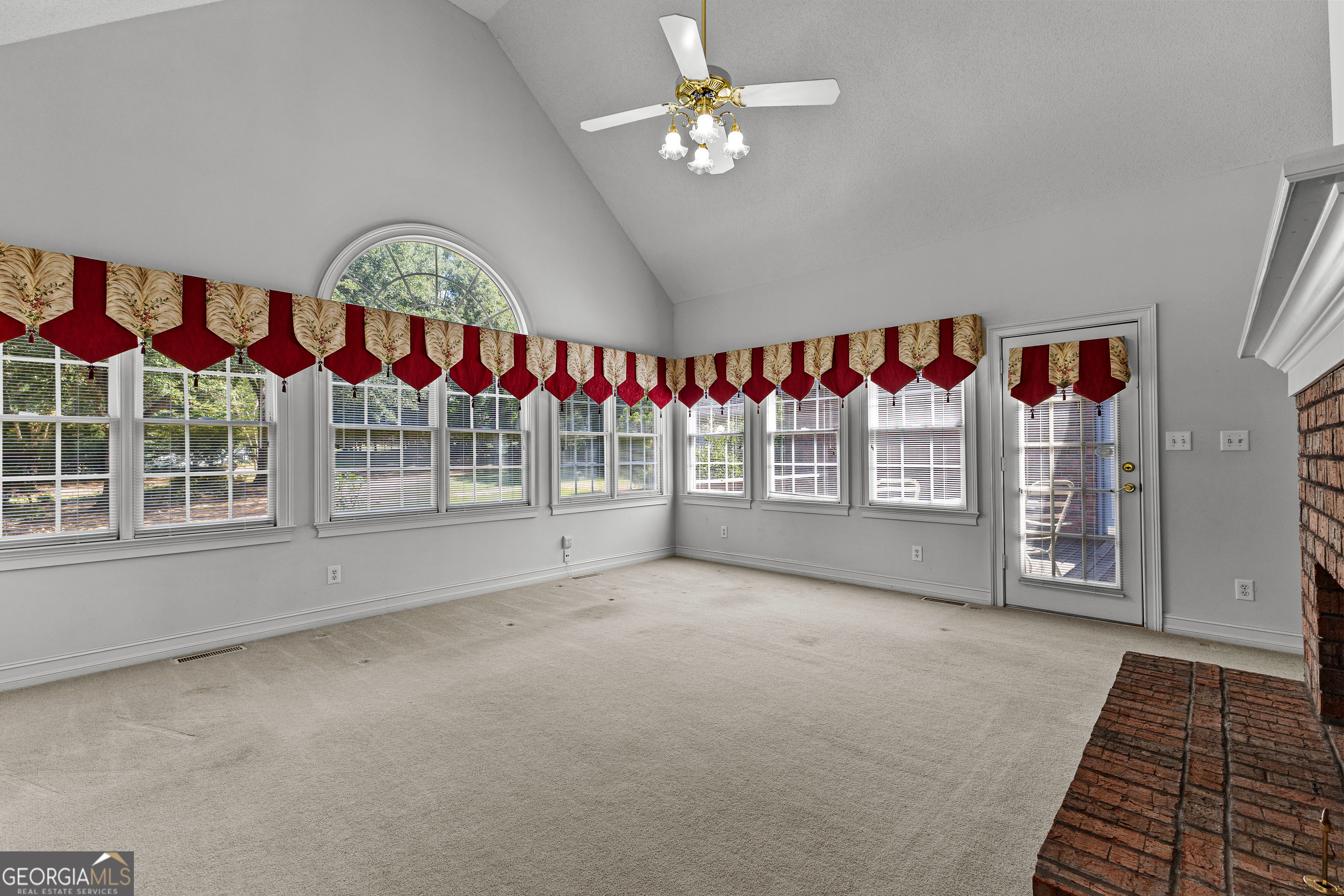 100 Moonview Place Property Photo 14