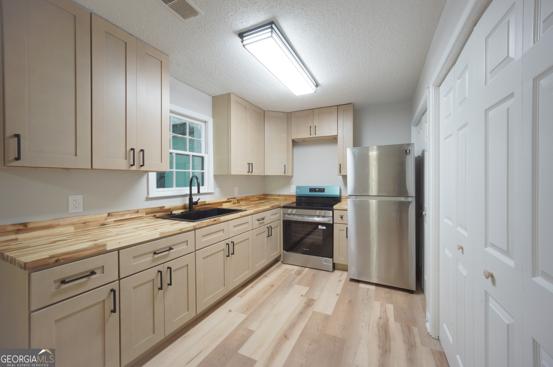 5645 Estates Court Property Photo 4